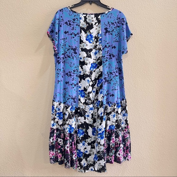 Chelsea & Theodore Shift Dress Womens Medium Multifloral Pleated Mini Beachy EUC - Picture 6 of 9
